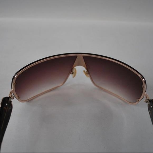 VersaceMOD 2126 1002/13
Gold with Tortoiseshell Arms
Brown gradient - Picture 4 of 9